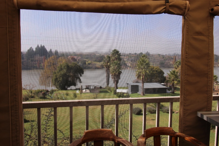 4 Bedroom Property for Sale in Lake Deneysville Free State